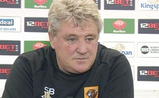 Steve Bruce: 'Cahill ngã vờ như đang diễn vở Hồ thiên nga'