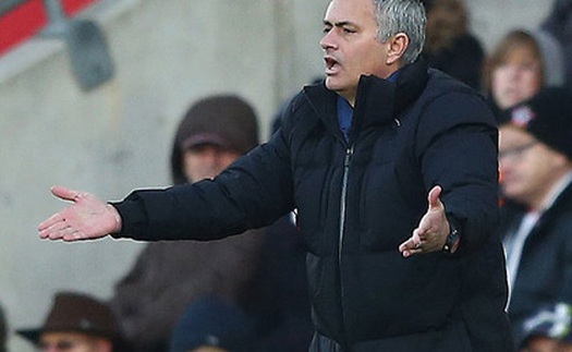 Chỉ trích trọng tài hay chiêu trò 'tâm lý chiến' của Jose Mourinho?