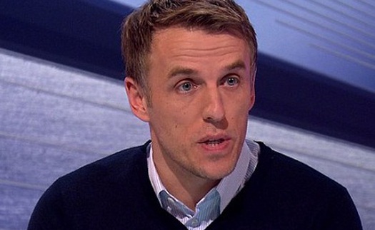 Phil Neville bị 'ném đá' vì chỉ trích Rosicky 'thiếu tôn trọng đối thủ'