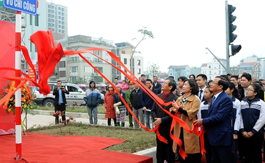 Gắn biển đường Võ Chí Công, Võ Văn Kiệt và Võ Nguyên Giáp tại Hà Nội