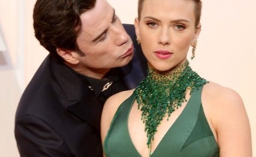 Dư âm Oscar 2015: Mổ xẻ màn sờ soạng 'khó đỡ' của John Travolta