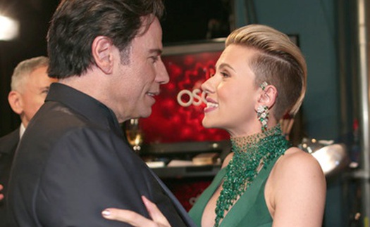 Scarlett Johansson giải thích về vụ 'sờ soạng' của John Travolta