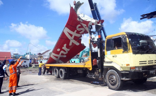 Indonesia trục vớt mảnh vỡ cuối cùng của thân máy bay AirAsia