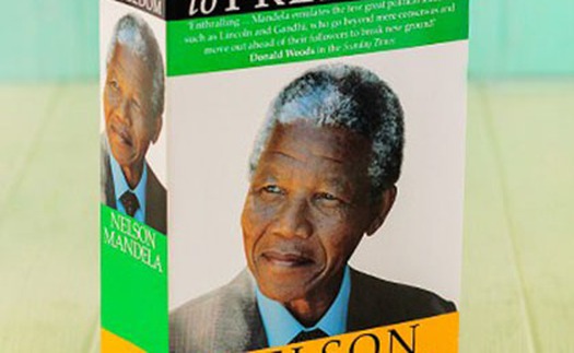 Nelson Mandela vẫn ra tự truyện sau khi qua đời