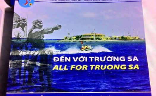 Ra mắt sách ảnh song ngữ 'Đến với Trường Sa'