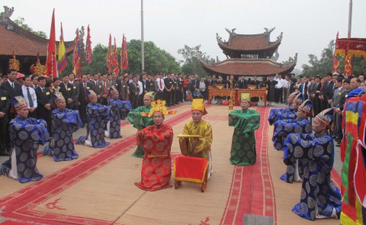 Thiêng liêng lời dâng nguyện trước anh linh Quốc tổ, Quốc mẫu