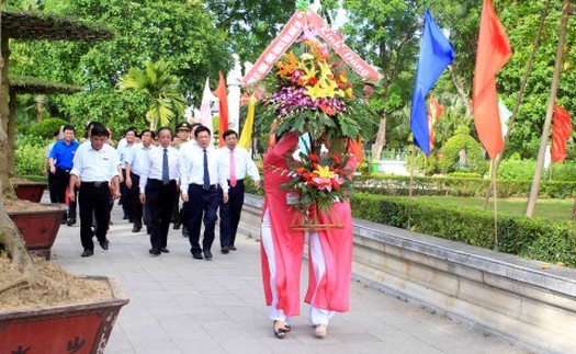 Lễ dâng hương tại Khu di tích Kim Liên