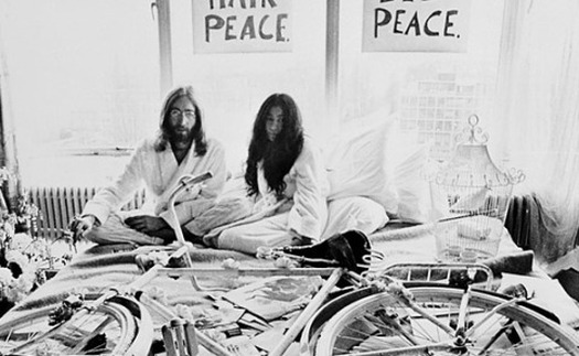 Từ cuộc 'Nằm vì hòa bình' của John Lennon và Yoko trong chiến tranh Việt Nam