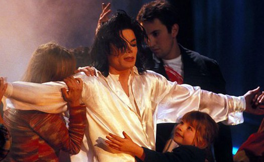 'Heal The World': Thế giới vẫn đang cần hàn gắn