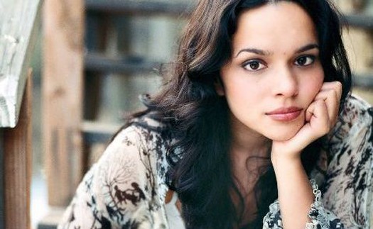 Ngôi sao ca nhạc Norah Jones: Chim họa mi mộc mạc của làng nhạc