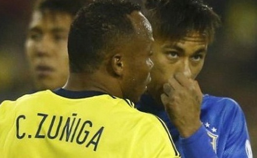 Bị đánh chảy máu mồm, Neymar chửi thề với Zuniga