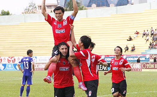 ĐTLA - Đồng Nai 4-2: Hat-trick của Tài Em đưa ĐTLA vào bán kết