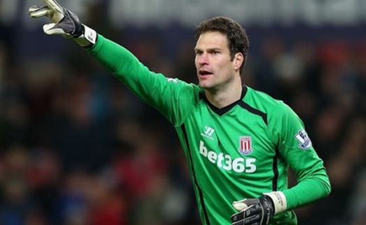 Man United và Chelsea tranh nhau Begovic