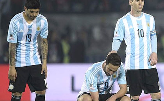 Dư âm Copa America 2015: Martino cần giúp Higuain hết 'bắn chim'