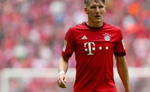 CEO của Bayern hé lộ việc Schweinsteiger thích đến Man United