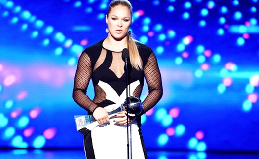 Vượt qua Serena Williams, Nữ hoàng UFC Ronda Rousey giành cú đúp giải thưởng ESPY 2015