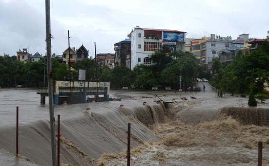 Quảng Ninh: Mưa kéo dài nhưng lượng mưa đã giảm, trung tâm TP Uông Bí ngập sâu