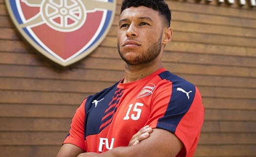 Đối thoại Oxlade-Chamberlain: ‘Bè phái là khái niệm xa xỉ ở Arsenal'