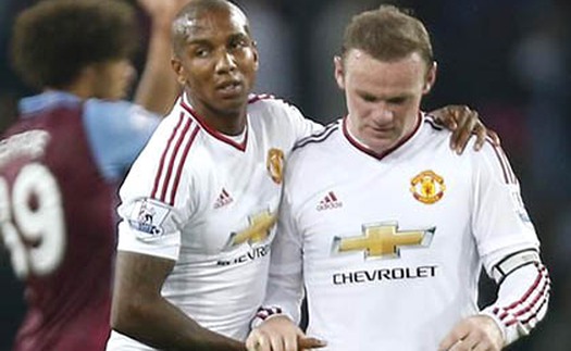 Vì sao Rooney 'vô hình' ở hàng công Man United?