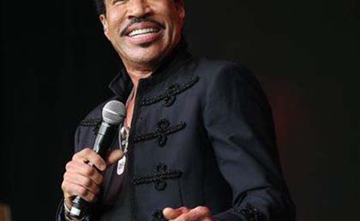 Lionel Richie được trao giải Nhân vật MusiCares của năm 2016