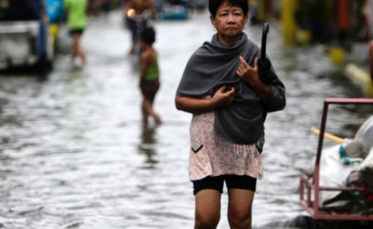 Tàn phá xong Philippines, bão Goni tràn vào miền Nam Nhật Bản