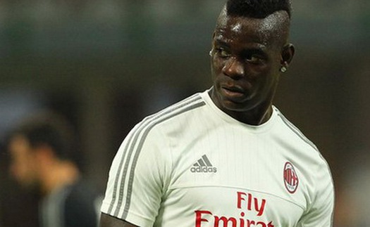 Balotelli lại vô kỷ luật: lái xe quá tốc độ và bị thu bằng