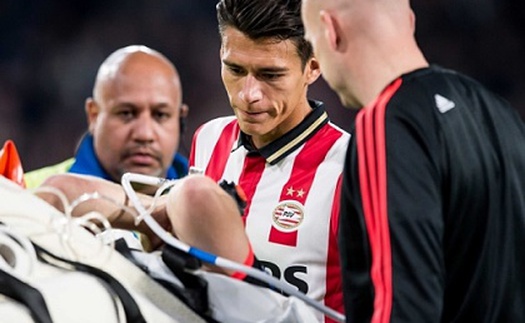 Hector Moreno BẬT KHÓC khi đến thăm Luke Shaw