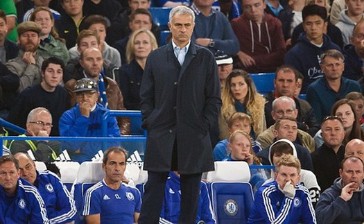 Mourinho nên học đội nữ Chelsea