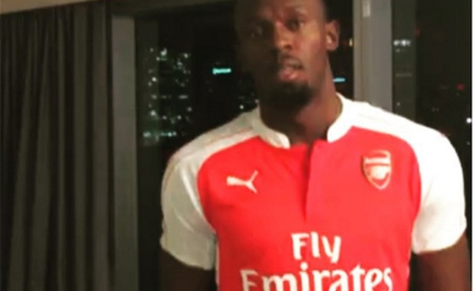 Thua cược, Usain Bolt bị ép phải mặc áo Arsenal