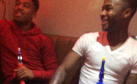 Raheem Sterling bị bắt gặp đang hút shisha