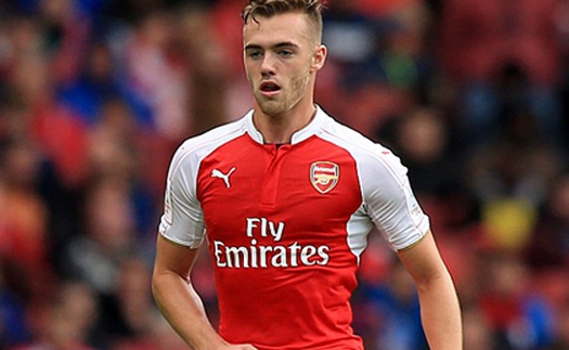 Arsenal bị FA phạt vì vụ chuyển nhượng Calum Chambers