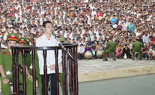 Hàng nghìn người theo dõi tòa tuyên tử hình Đặng Văn Hùng, kẻ giết 4 người ở Yên Bái