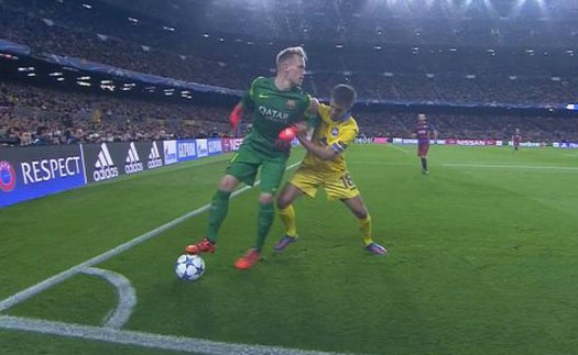 Ter Stegen chơi như 'máy quét' của Barca