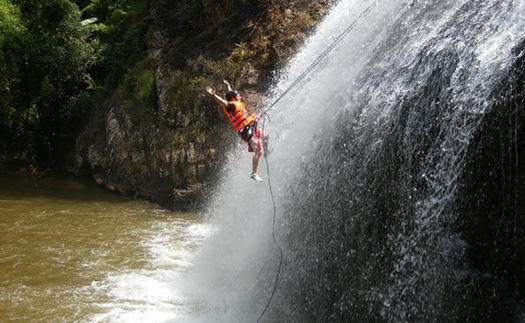 Vượt thác đại ngàn với Canyoning