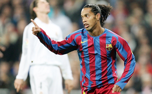 10 năm trước, fan Real ở Bernabeu đứng dậy vỗ tay trước 'ma thuật' của Ronaldinho