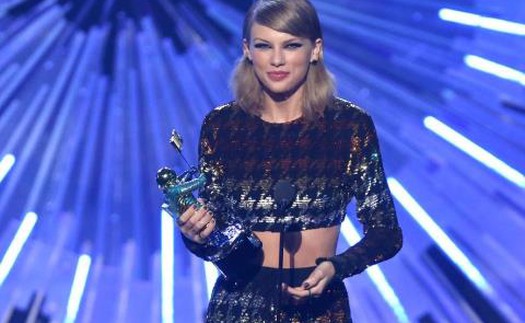 Fan chung tay viết sách về Taylor Swift