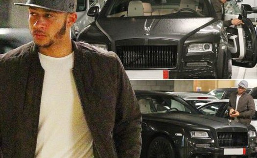 Mặc Ruud Gullit khuyên can, Depay ‘cưỡi’ Rolls Royce dạo phố