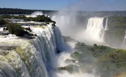 Đến Argentina thám hiểm 'họng quỷ'