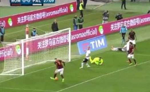 KHÔNG TIN NỔI: Dzeko bỏ lỡ cơ hội không thể 'ngon hơn' khi Roma thắng 5-0 Palermo