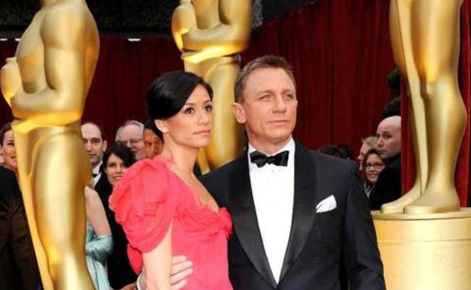 SỐC: Các nam tài tử Hollywood dùng băng vệ sinh để tỏa sáng trên thảm đỏ Oscar