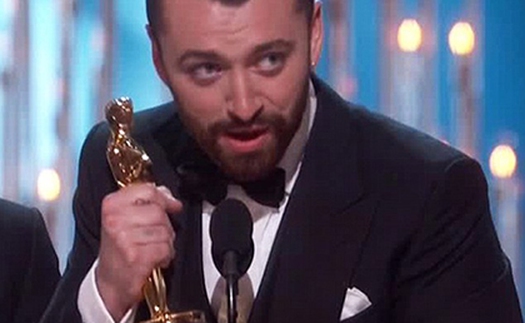 Sam Smith xin lỗi sau khi tuyên bố là người đầu tiên công khai giới tính tại Oscar