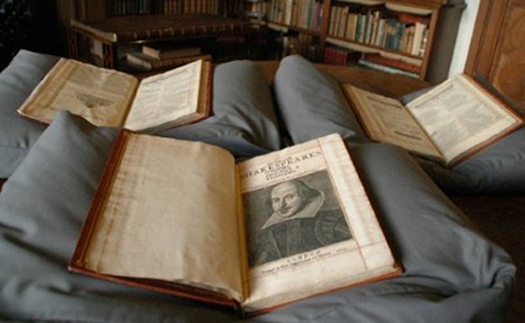 Tìm thấy cuốn ‘First Folio’ mới của Shakespeare ở Scotland