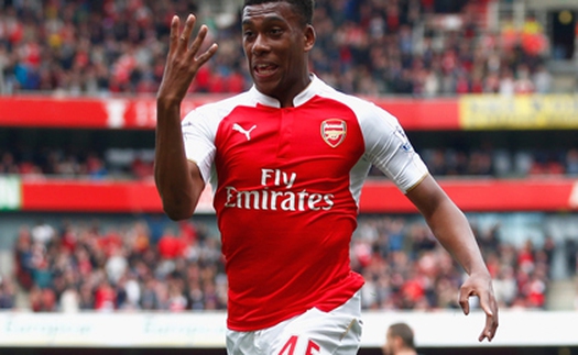 Alex Iwobi trưởng thành nhanh hơn cả tưởng tượng của HLV Wenger