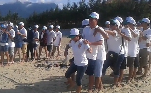 Teambuilding: Chơi trò 'Bước chân đoàn kết' như thế nào?