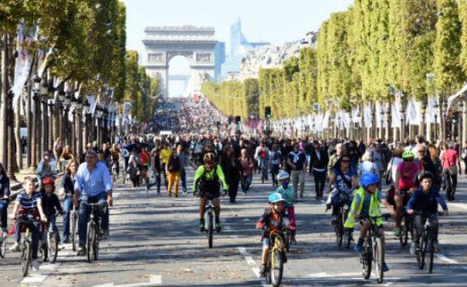 Pháp cấm ô tô trên Đại lộ Champs-Elysees để Paris 'thở'