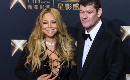 Mariah Carey khó chịu nếu phải hát trong bộ váy cô dâu