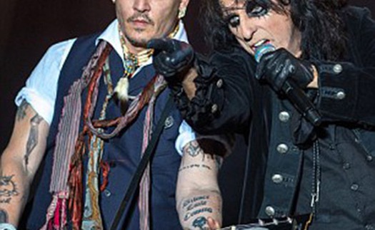 Ban nhạc của Johnny Depp bị kêu gọi tẩy chay ở Thụy Sĩ