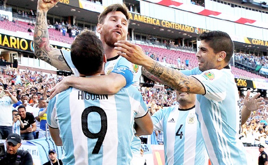 Argentina 4-1 Venezuela: Higuain, Messi tỏa sáng, Argentina thẳng tiến vào bán kết