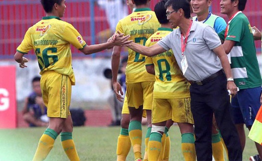 Cầu thủ Đồng Tháp bị nghi cá độ, trọng tài Việt Nam tới World Cup