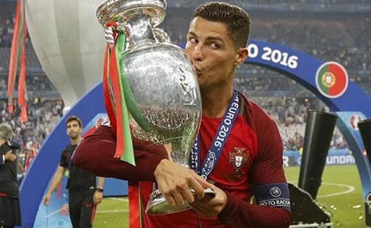 50 sắc thái Ronaldo: Khóc vì chấn thương, chỉ đạo như HLV, tái hiện 'Fergie time'